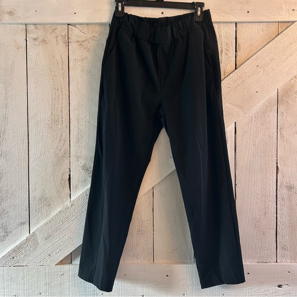 Vuori Pants - Vuori Black women’s jogger Pants with zip pockets